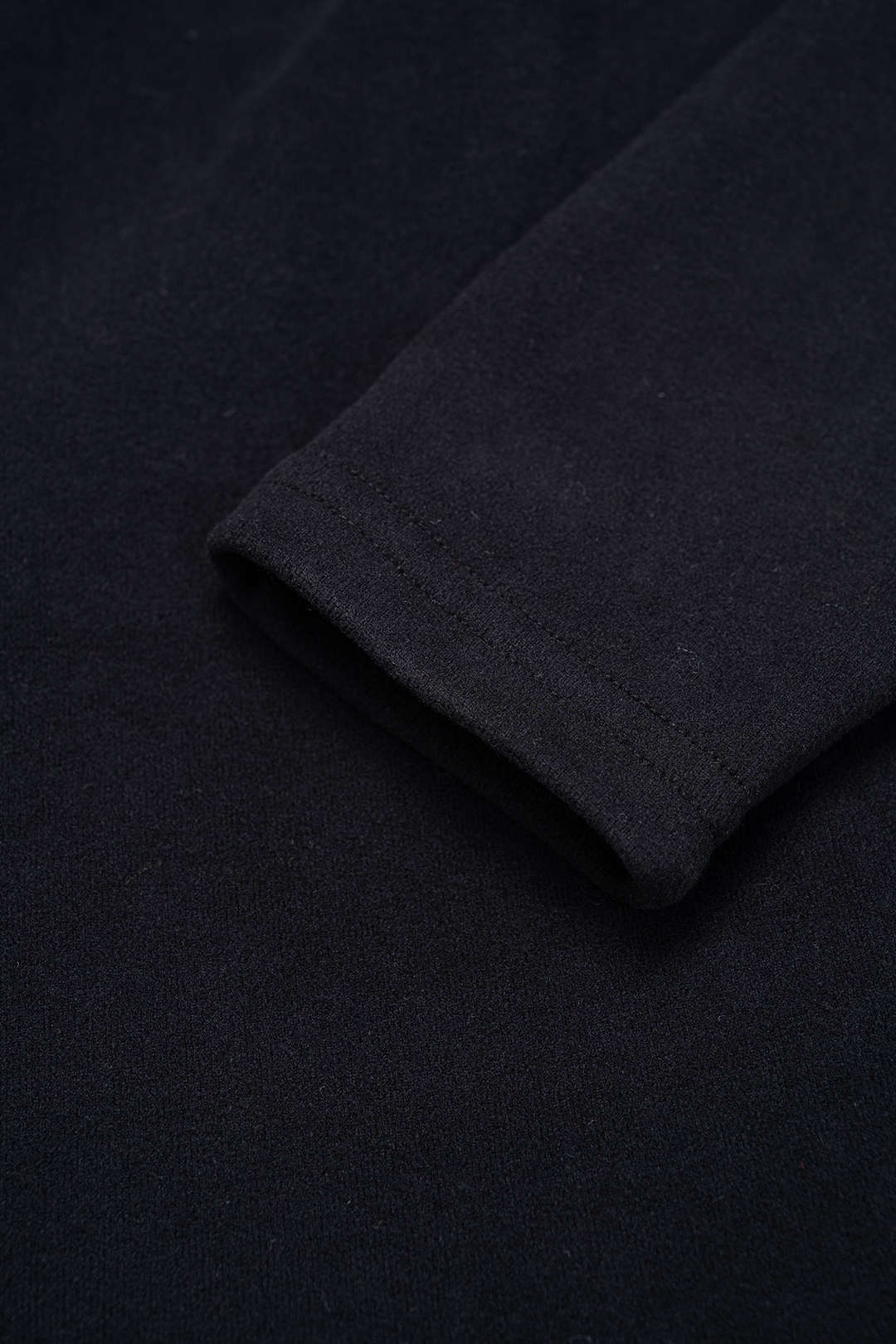 Rundhals-Langarmshirt mit asymmetrischem Saum