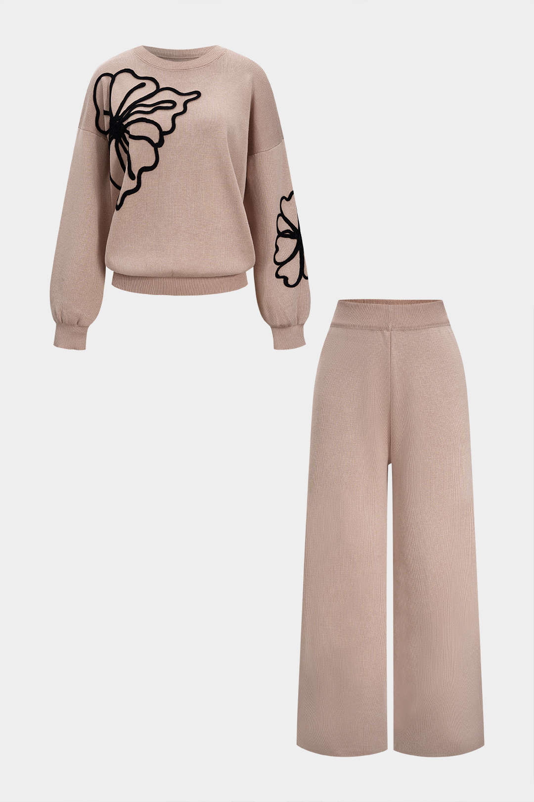 Strickset bestehend aus Rundhals-Langarmshirt mit Stickerei und weiter Hose