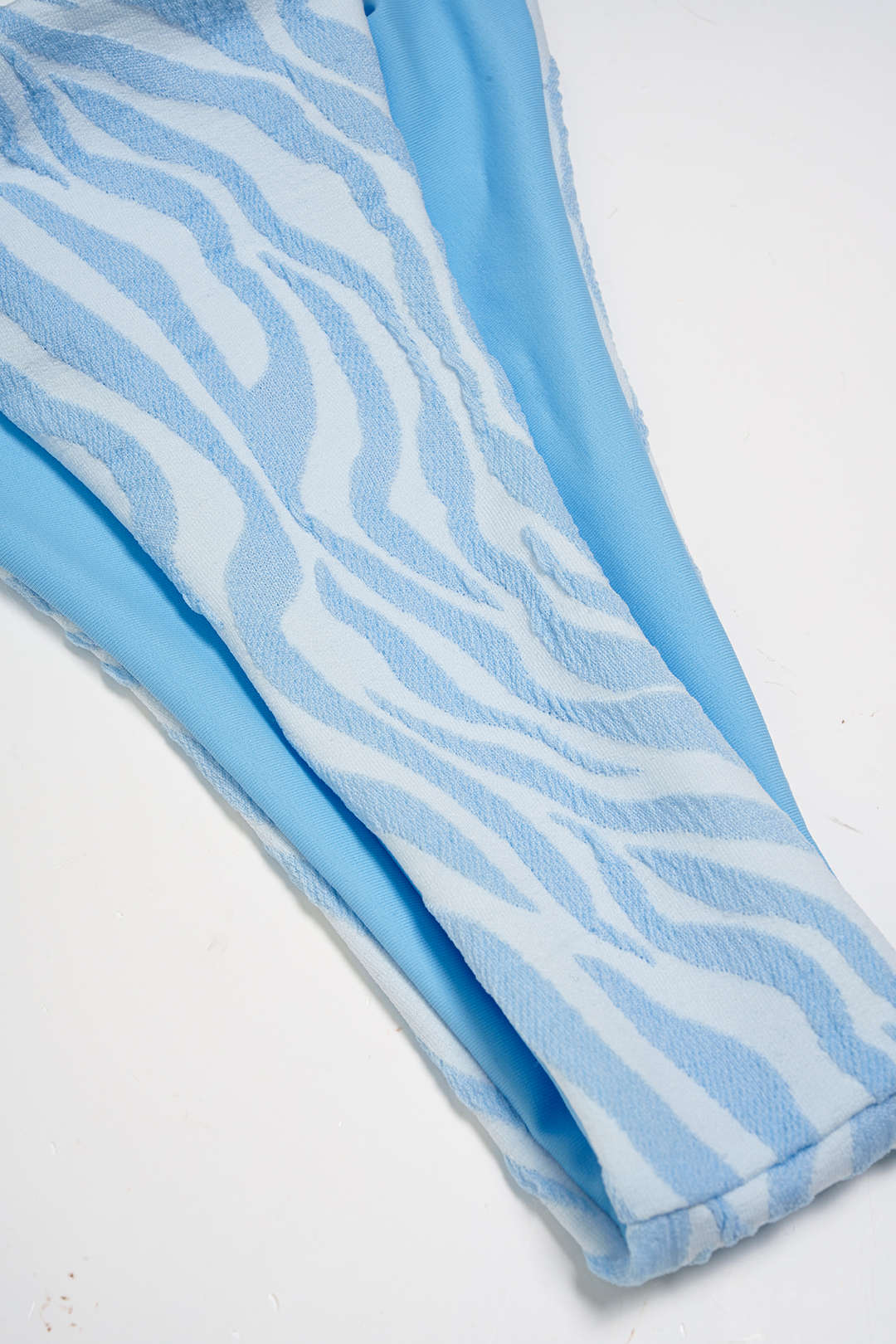 Bikini-Set mit Streifenmuster und Bindedetail