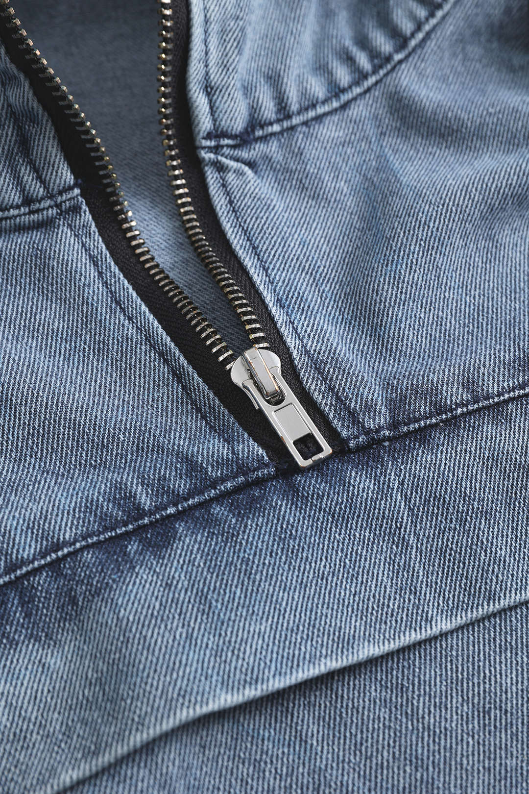 Sweat à capuche à manches longues en patchwork de denim