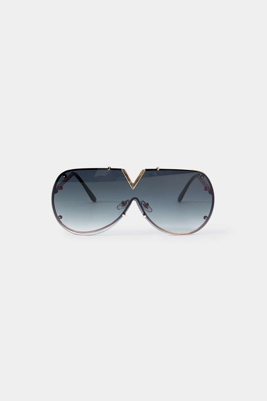 V-förmige Sonnenbrille mit Metallrahmen