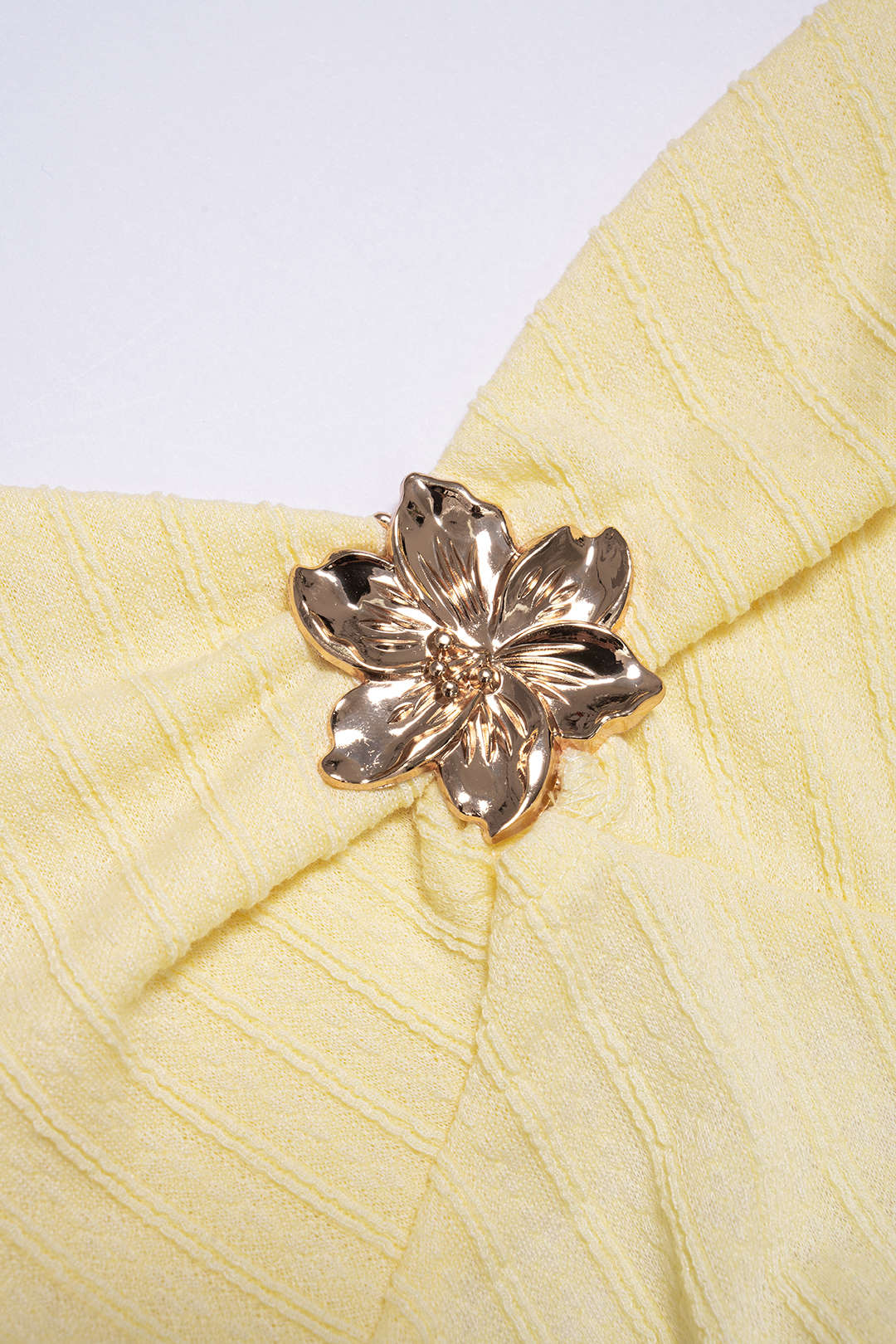 Neckholder-Top mit Metallic-Blumenmuster und gerafftem Rücken zum Binden