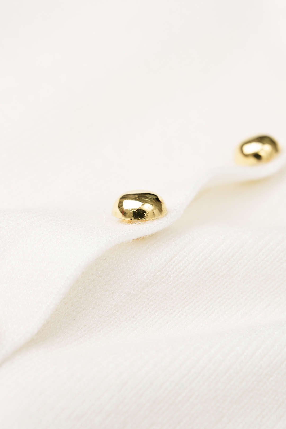 Débardeur en tricot à boutons contrastants