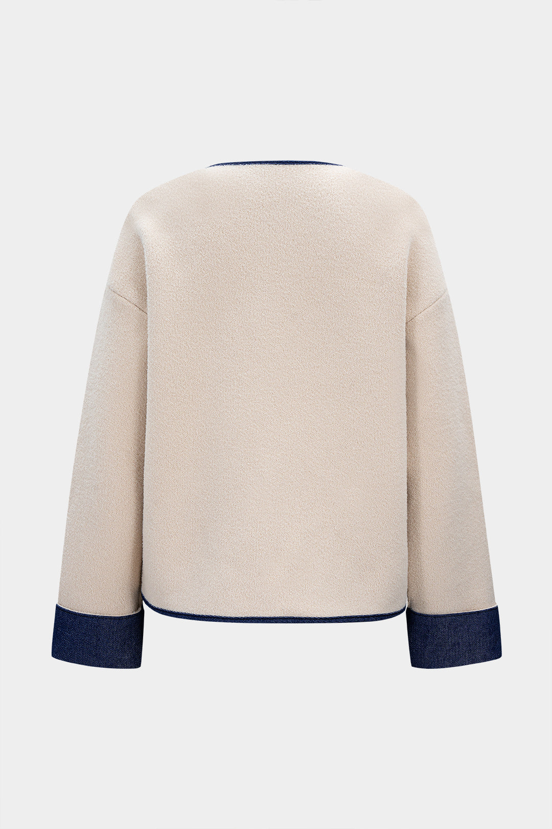 Cardigan aus gestricktem Denim mit Patchwork-Tasche
