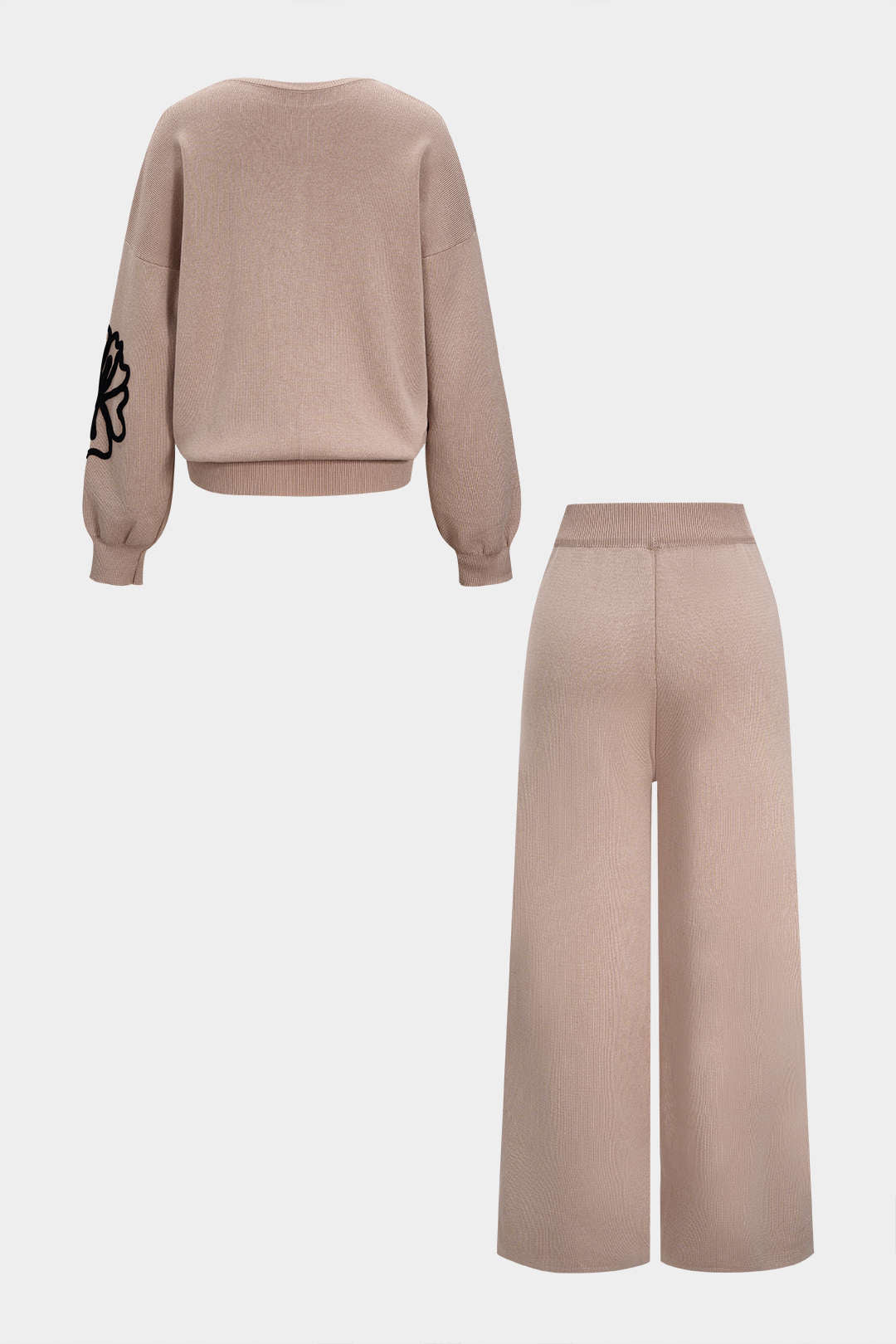 Strickset bestehend aus Rundhals-Langarmshirt mit Stickerei und weiter Hose