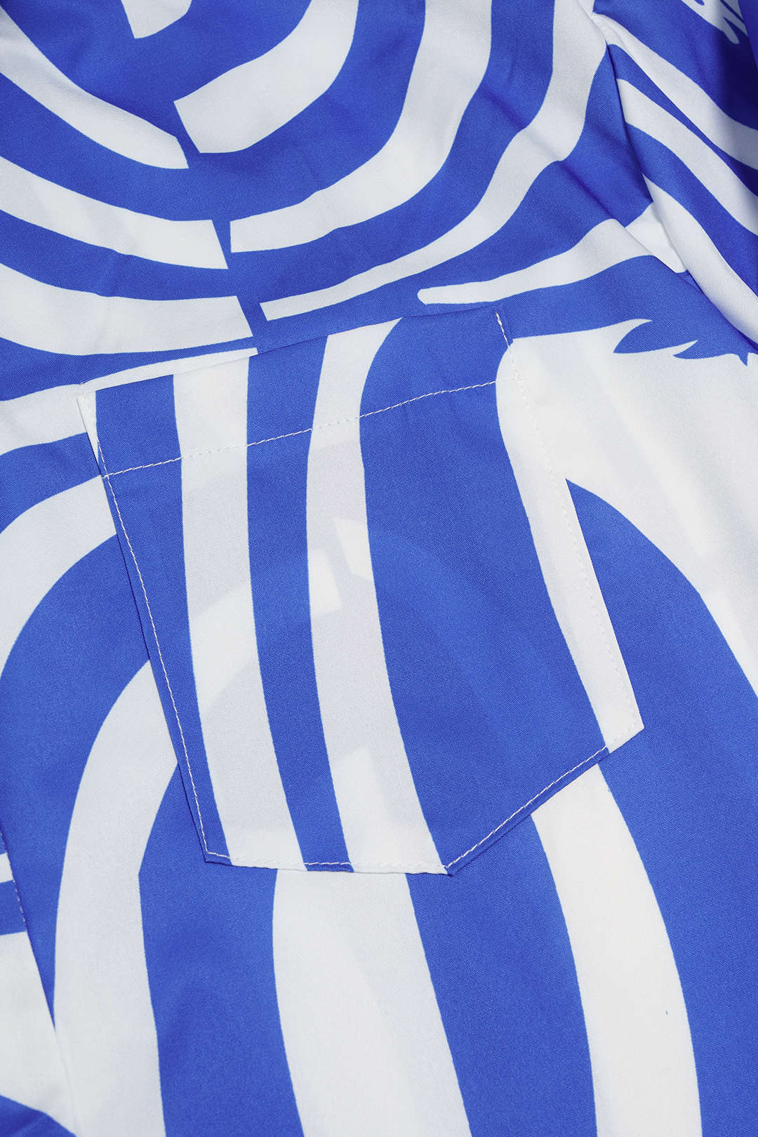 Ensemble chemise à manches longues et short à imprimé abstrait