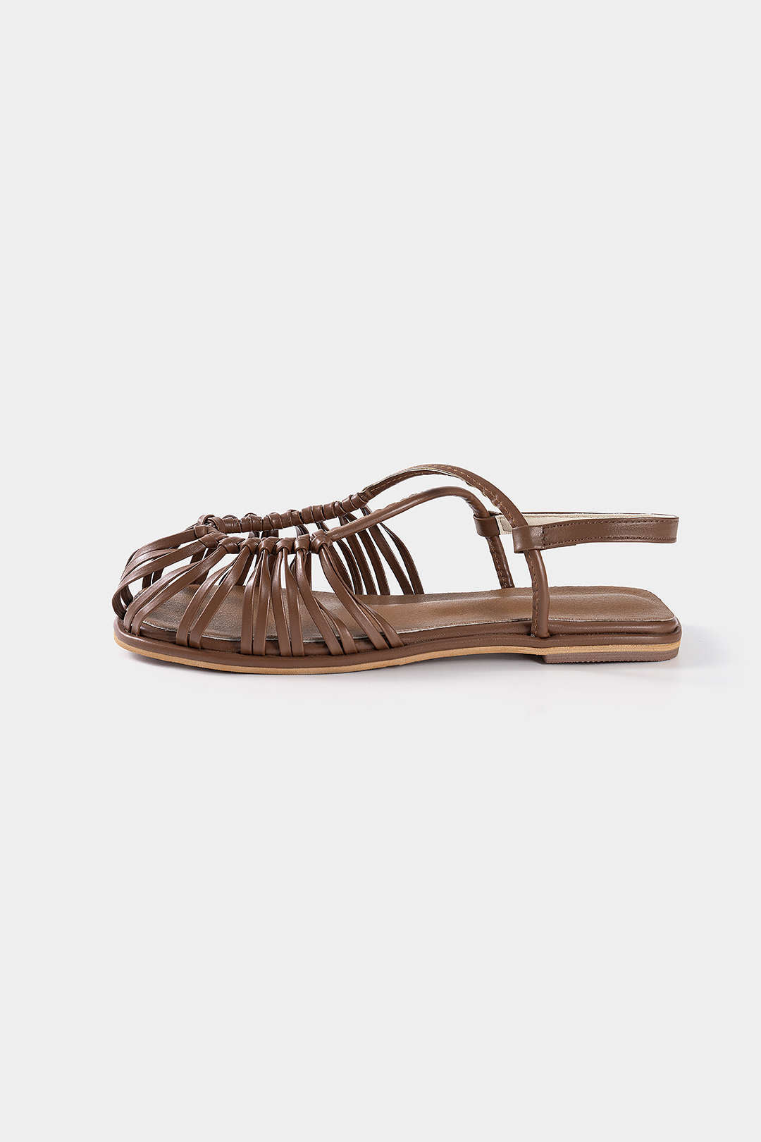 Sandalen mit Aussparungen