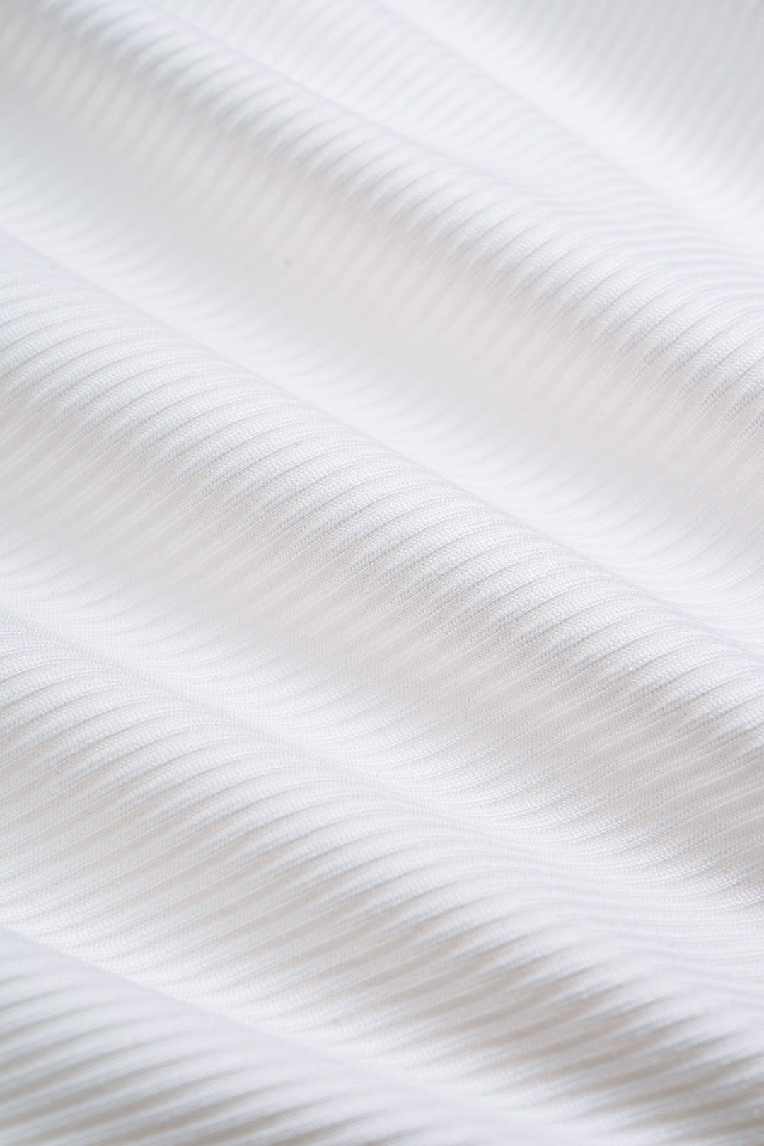 Metallic-Tanktop mit Kettendetail und offenem Rücken