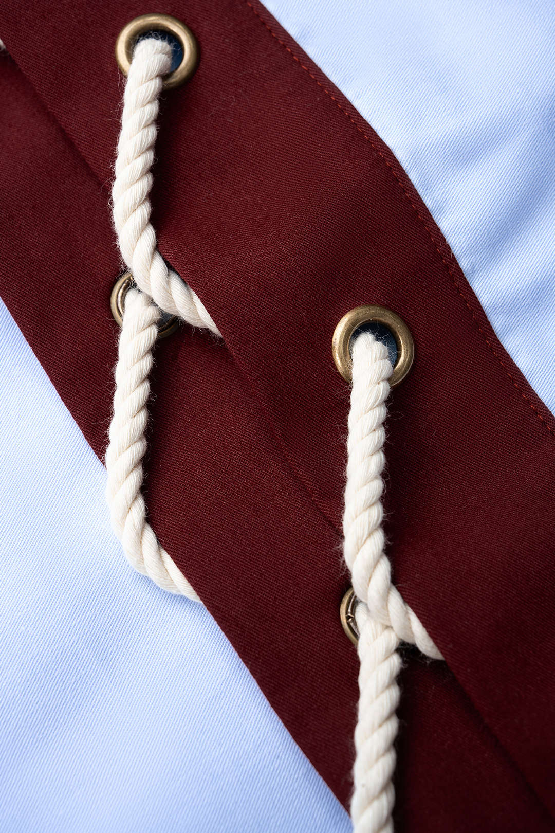 Rundhals-Kurzarmshirt mit Kontrastpasse