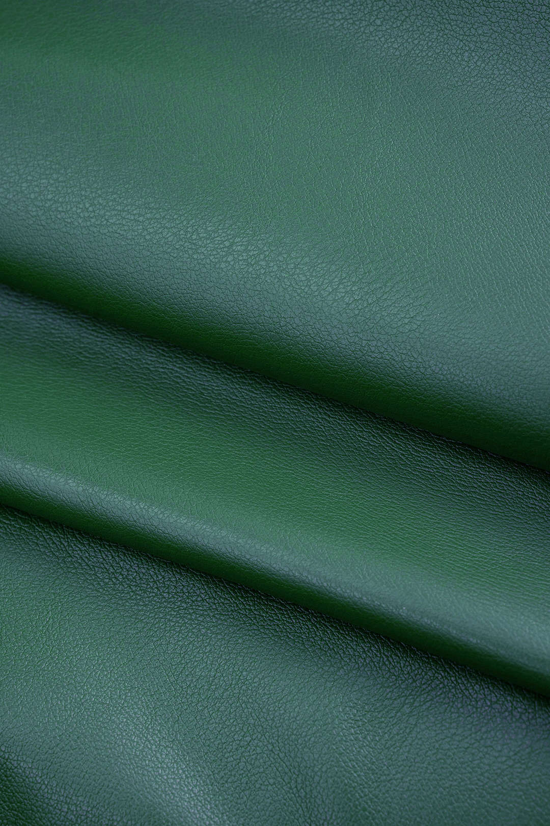 Ärmelloses Mini-Kleid aus Kunstleder mit Raffungen und gedrehtem Knoten
