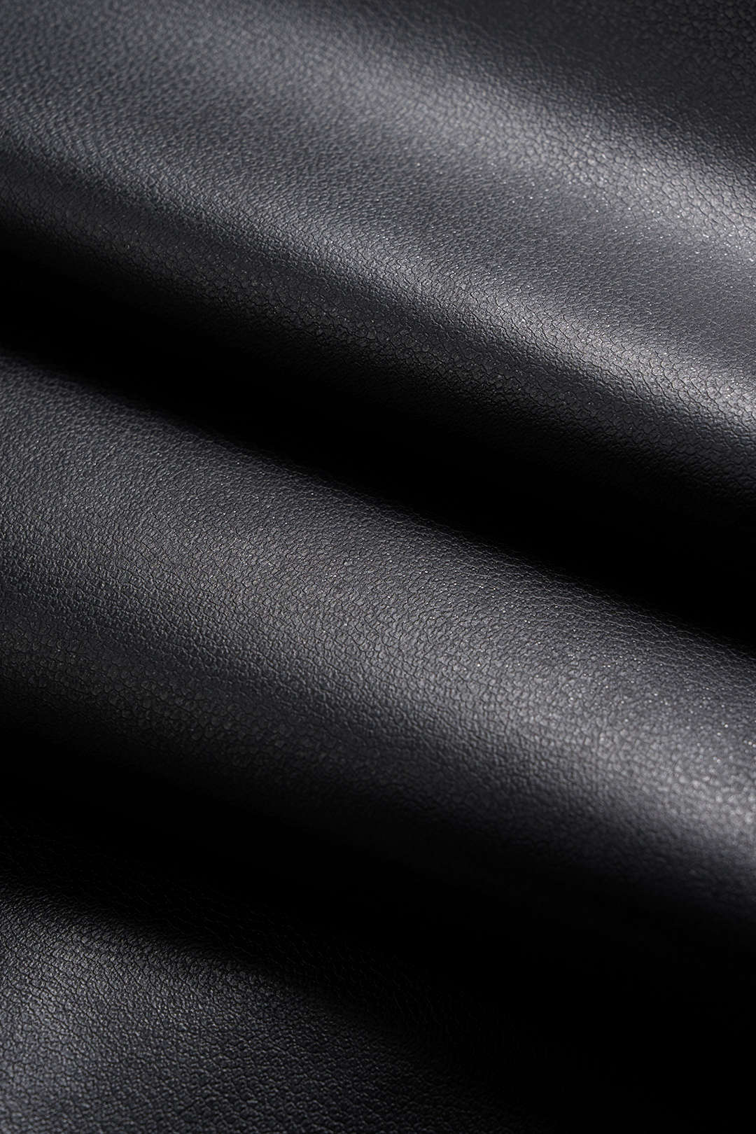 Metallic gekreuztes Langarmshirt aus Kunstleder