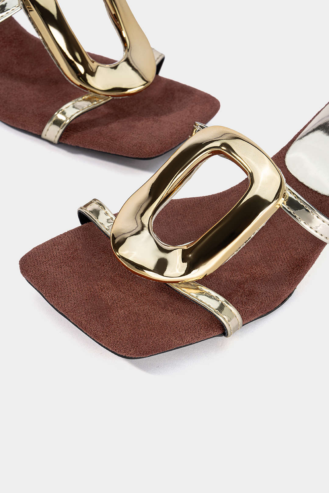 Metallic geometrische Sandalen mit eckiger Zehenpartie