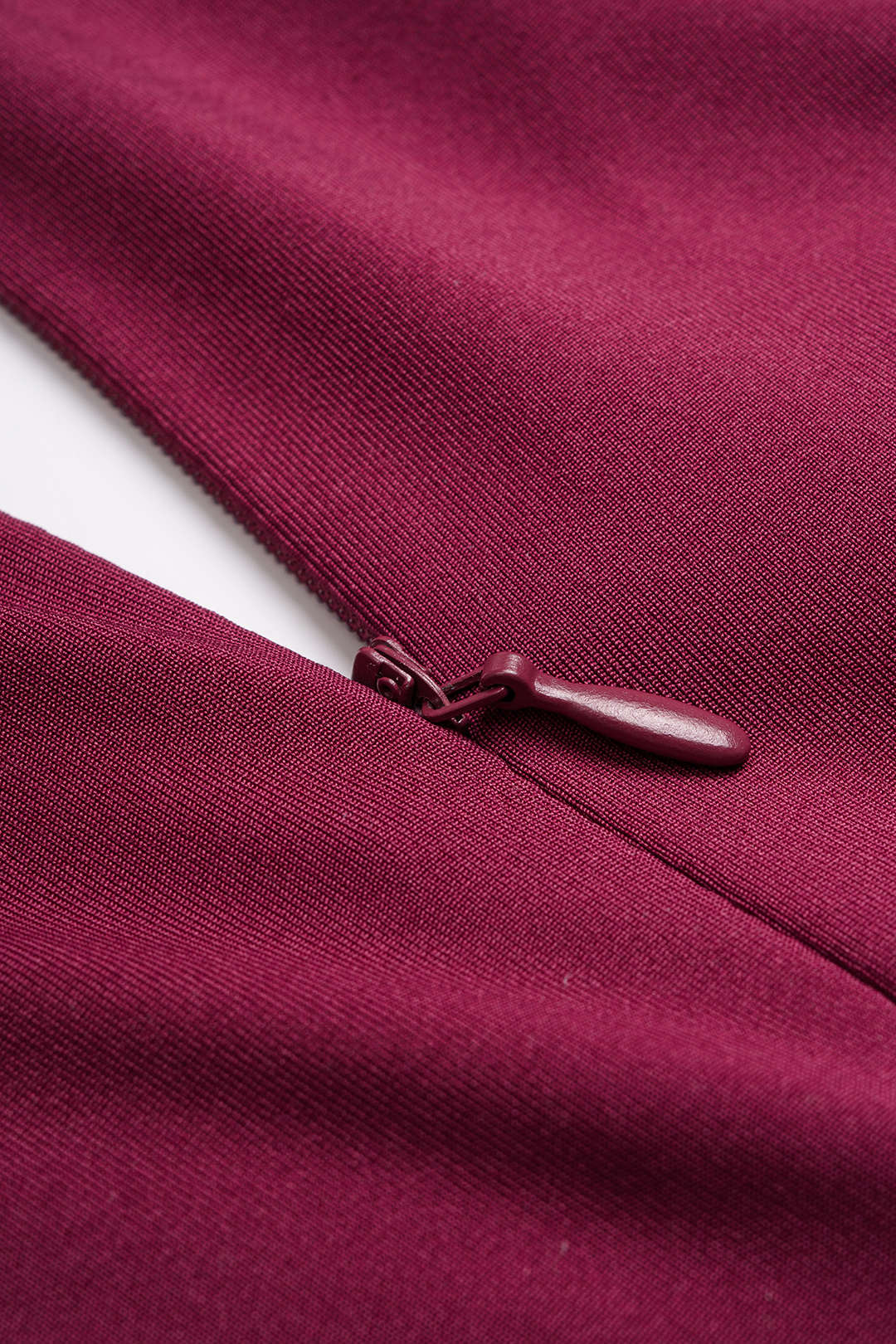 Jumpsuit mit V-Ausschnitt, Raffungen und weitem Bein