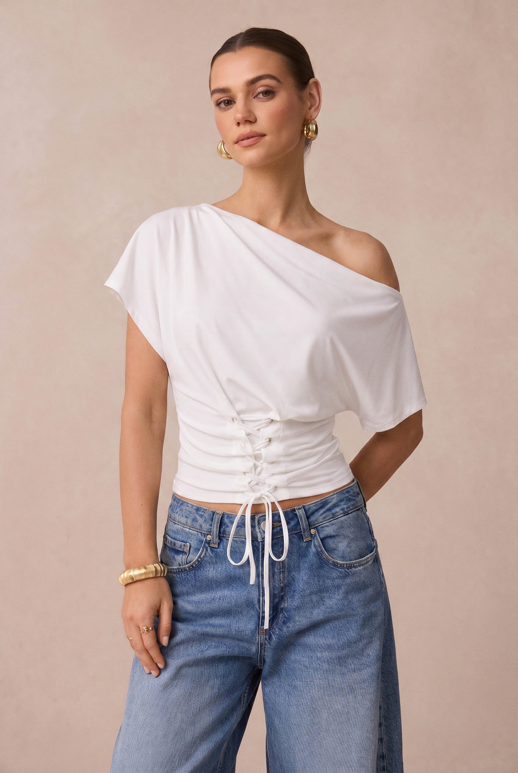 T-shirt court à une épaule et manches courtes à nouer