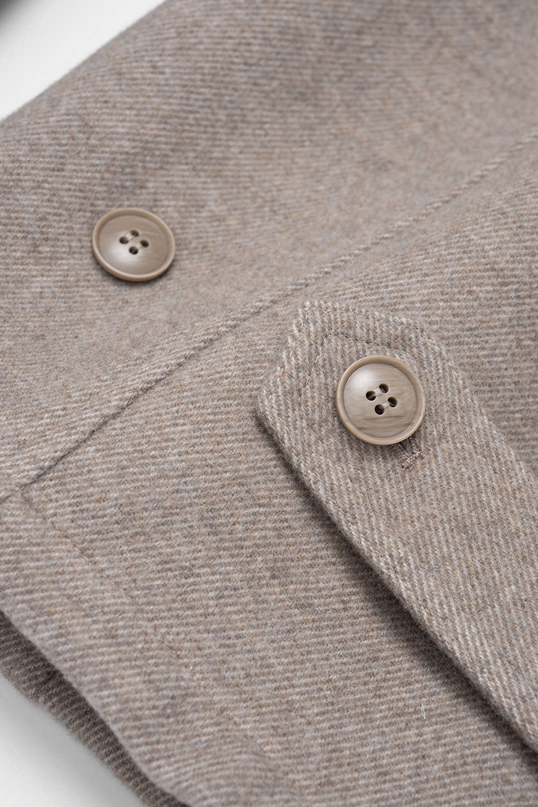Unifarbene weite Hosen mit Taschen