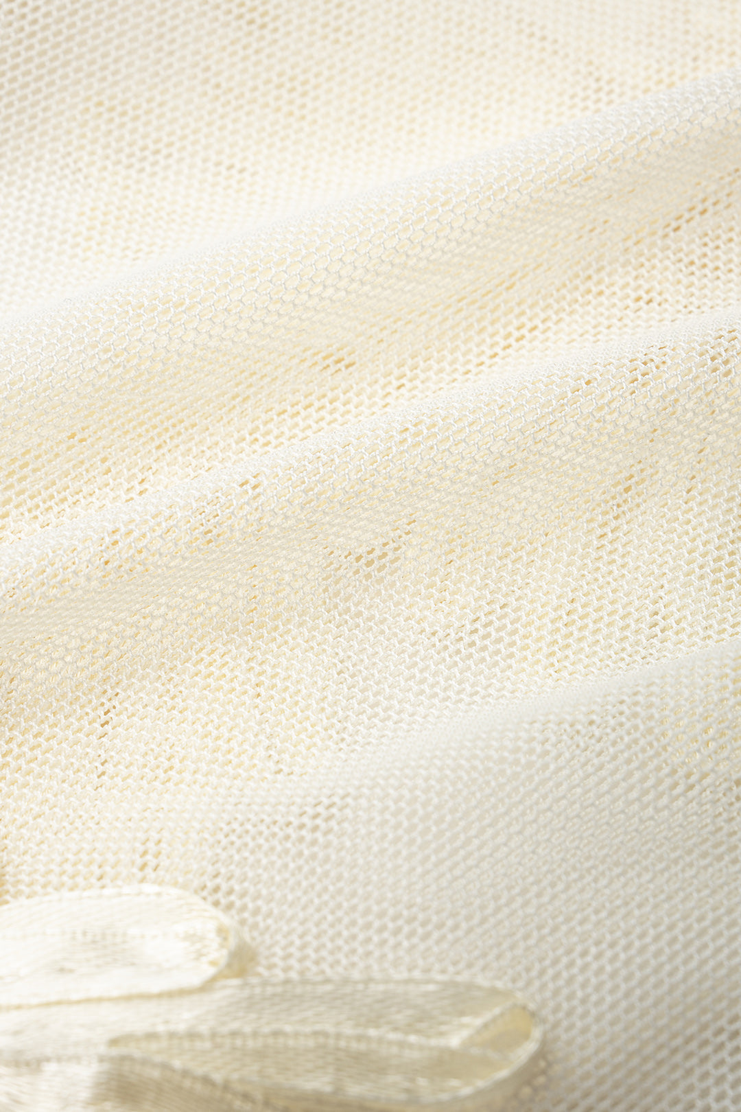 T-shirt sans manches brodé en maille transparente