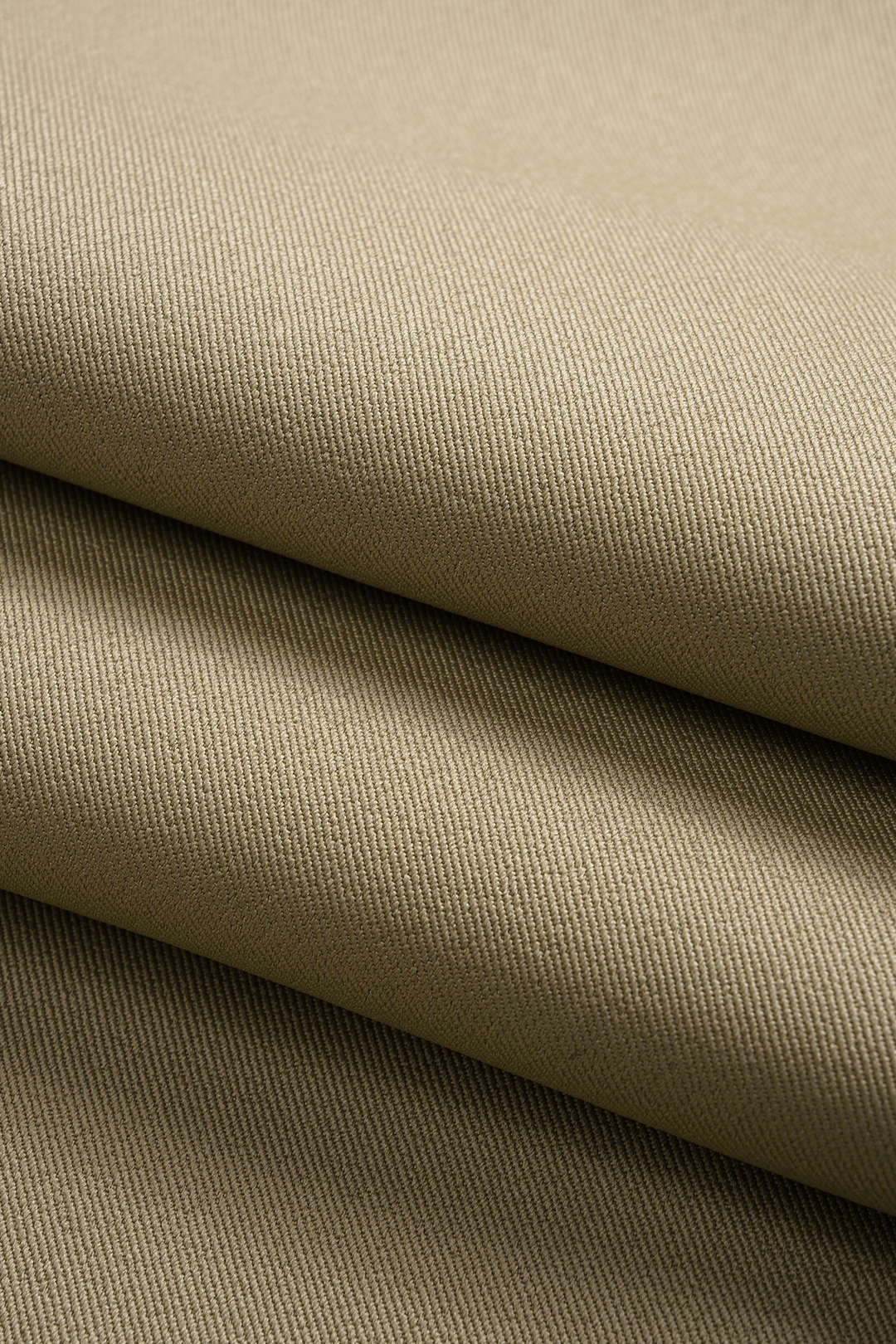 Hose mit weitem Bein, Knopfdetails und geschlitztem Saum