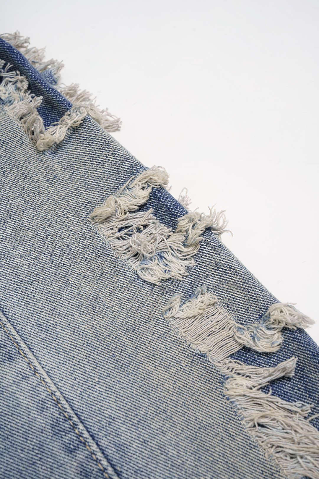Denim asymmetrische, ausgefranste High-Waist-Straight-Leg-Jeans