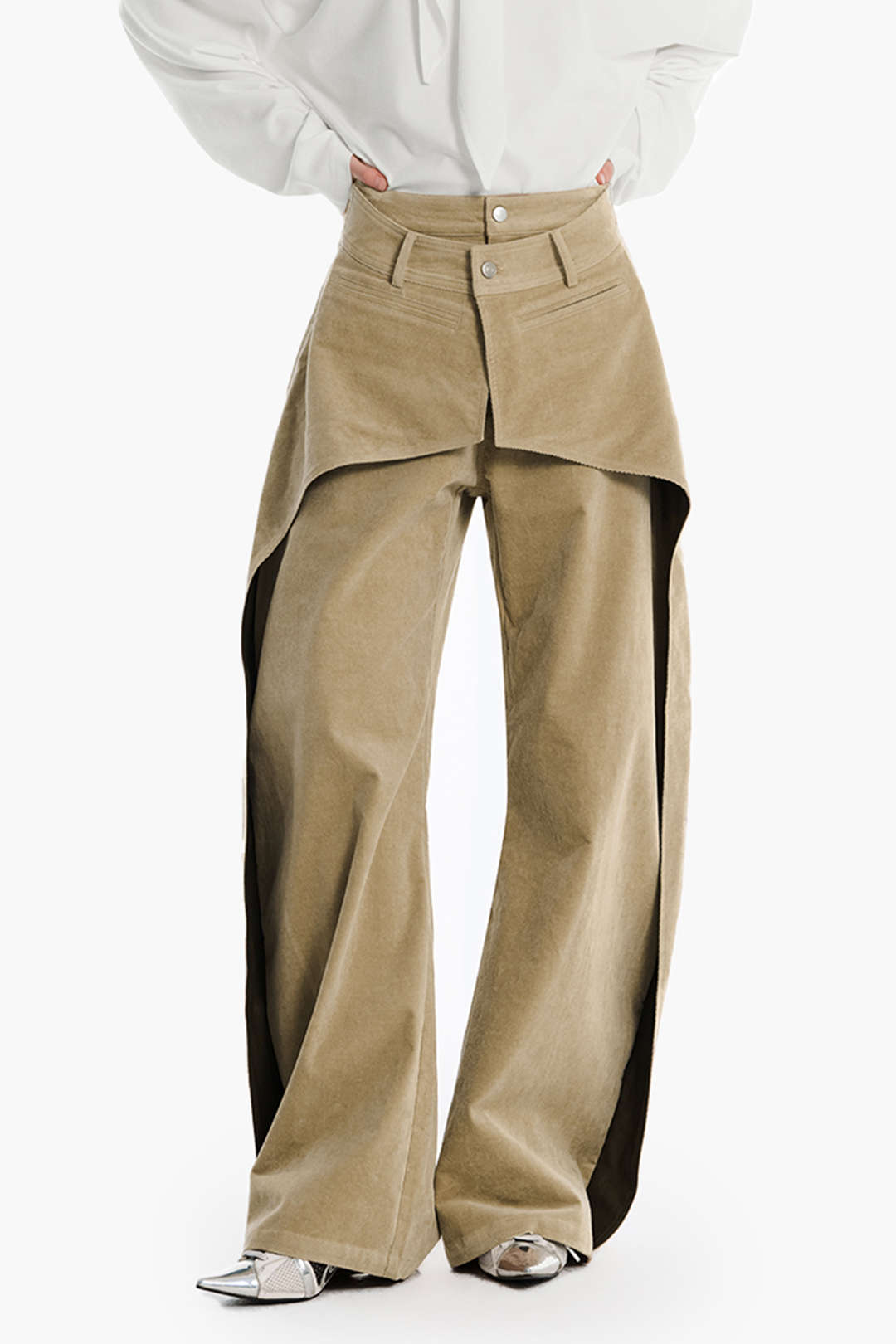 Hose mit doppeltem Bund und Cut-Out-Taschen