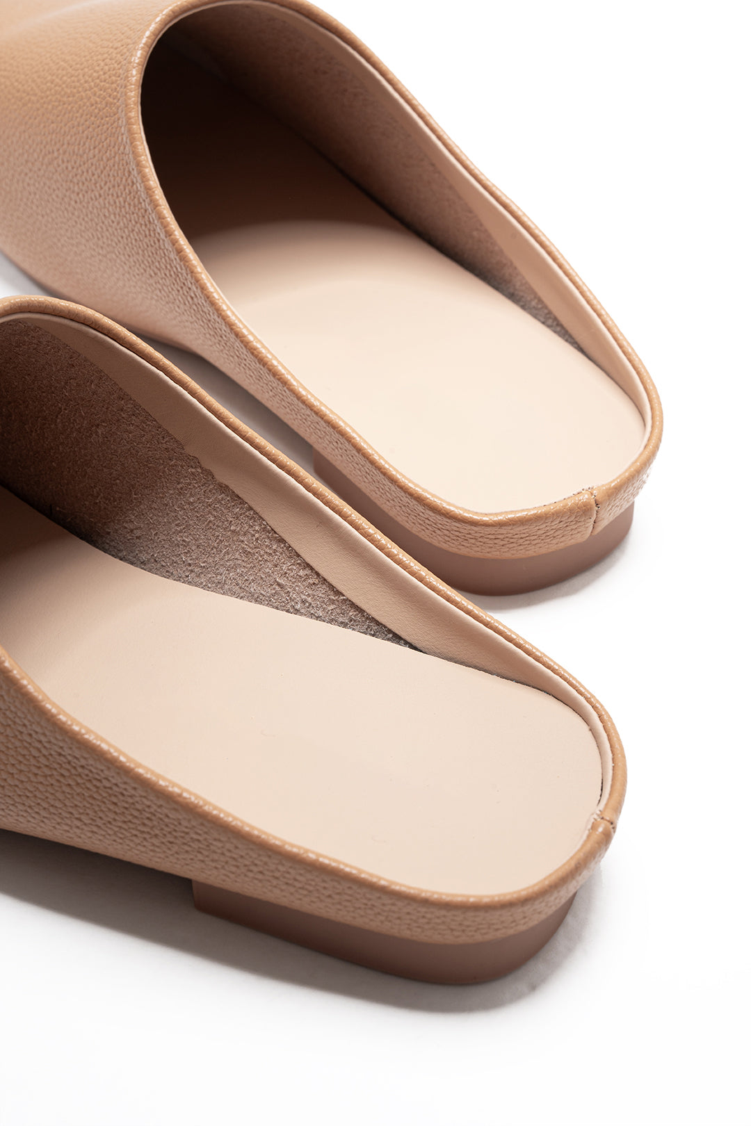 Lederballerinas mit eckiger Kappe