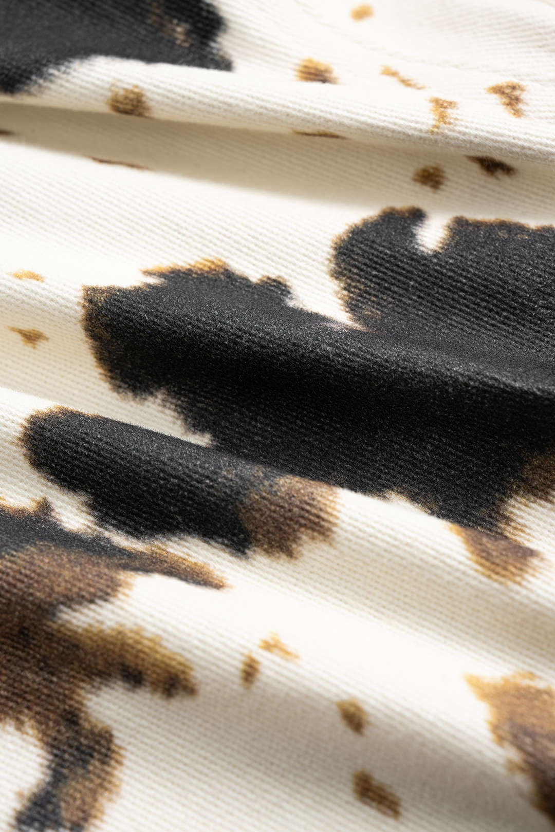 Jeans mit weitem Bein und abstraktem Denim-Spritzer-Print