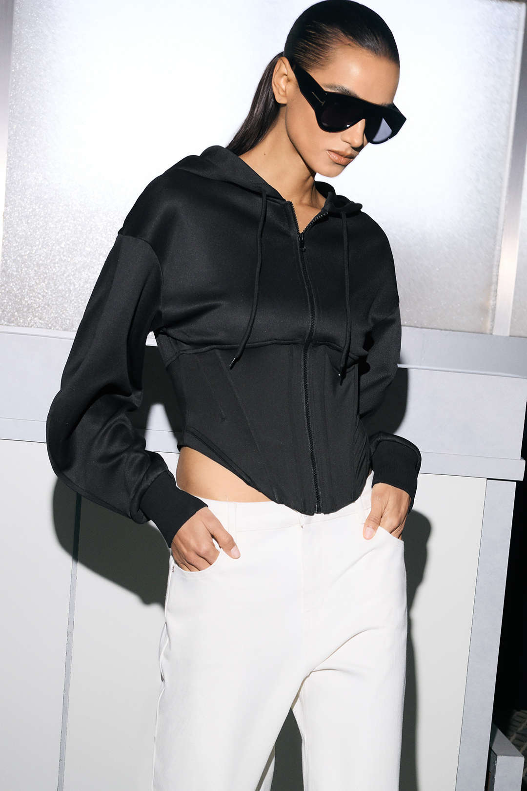 Sweat à capuche corseté à cordon de serrage et fermeture éclair