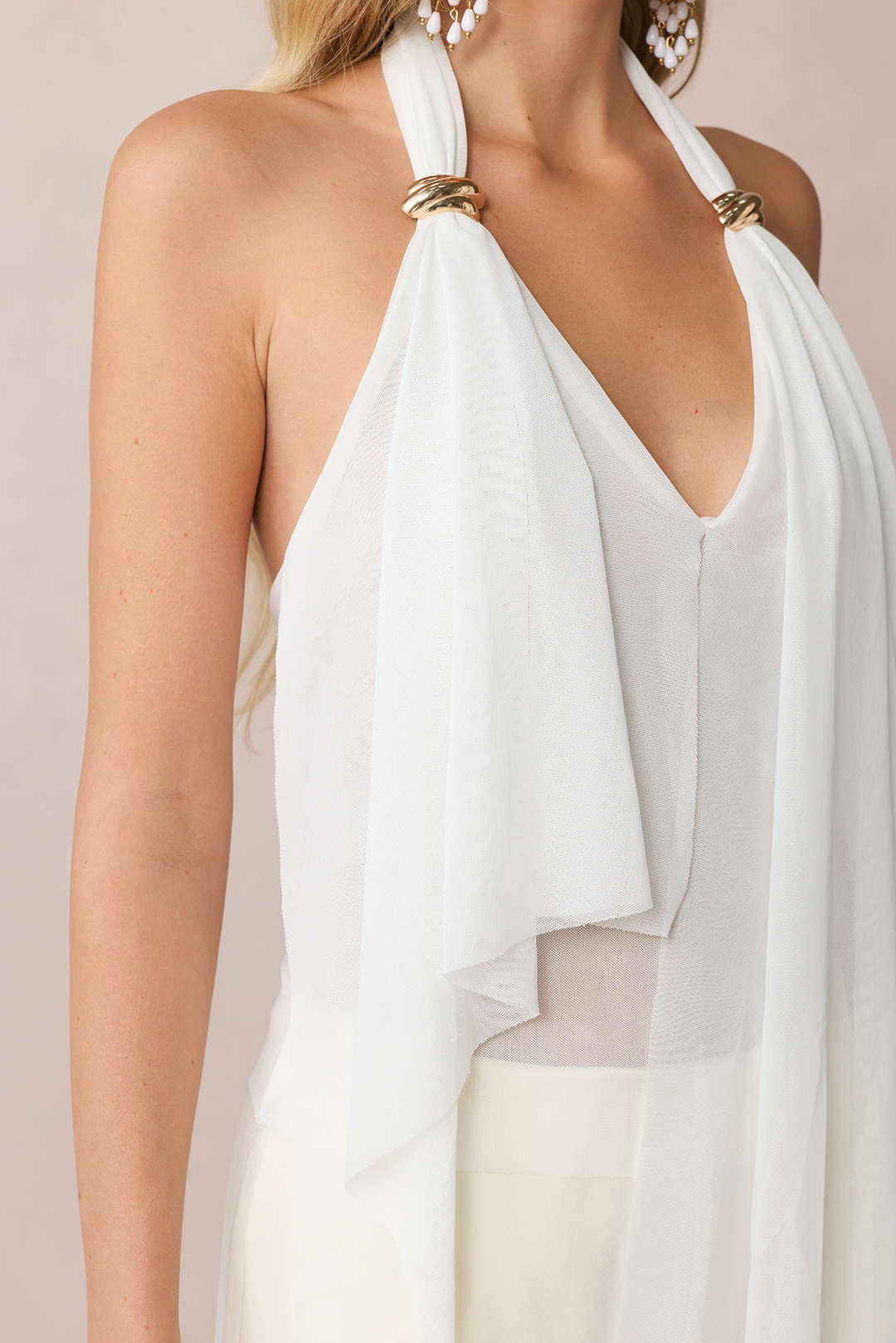 Mesh-Neckholder-Top mit V-Ausschnitt, asymmetrischem Rücken und Raffungen
