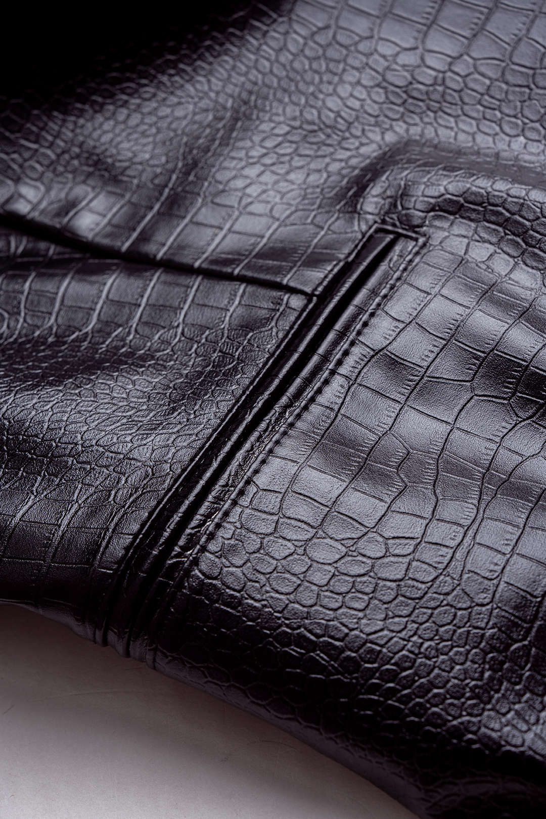 Krokodil-Optik Kunstleder V-Ausschnitt Taschenjacke