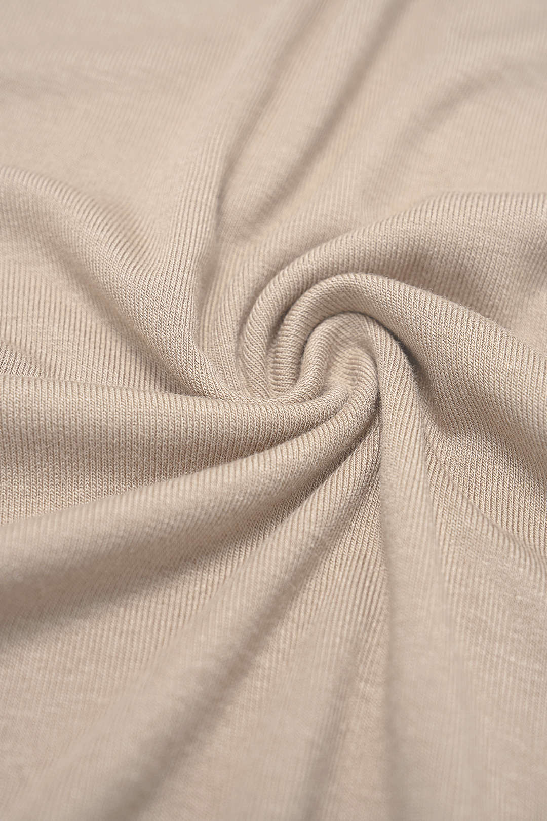 Robe longue sans manches à col en V zippé froncé et imprimé abstrait