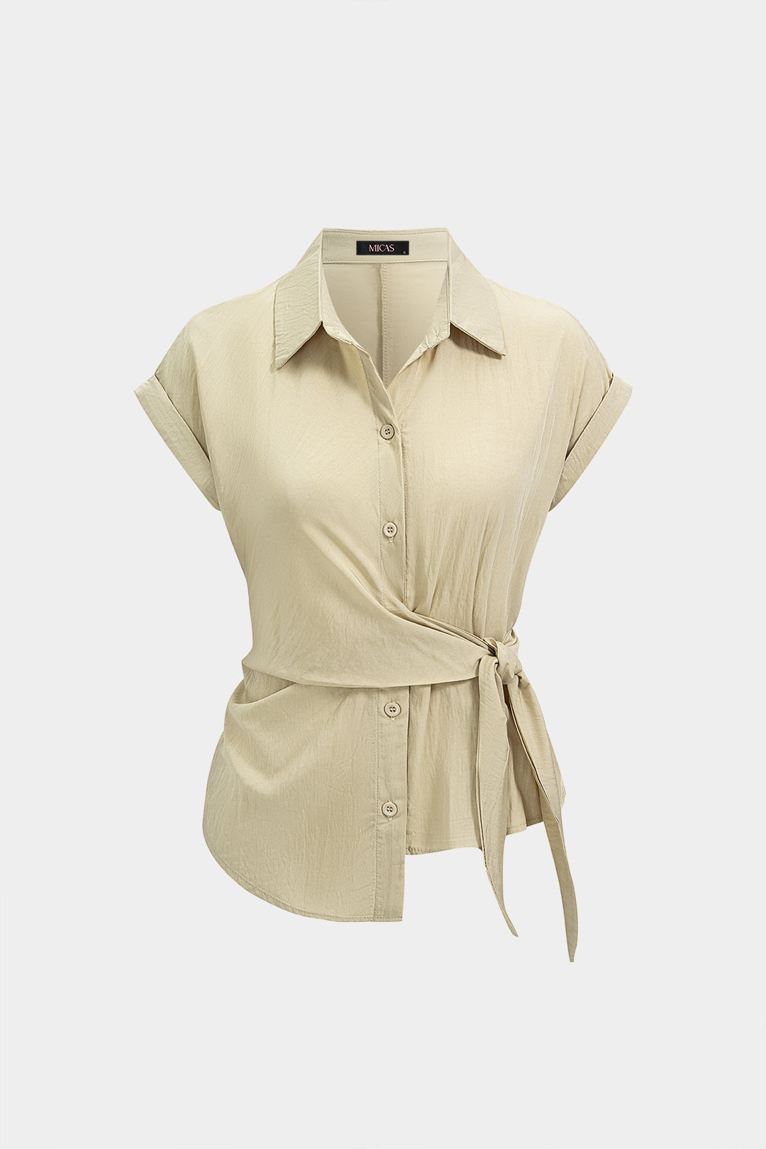 Chemise boutonnée à revers et manches courtes nouée
