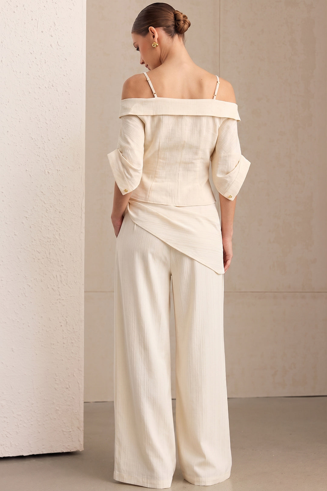 Gestreifte geraffte Hose mit weitem Bein und Bindedetail