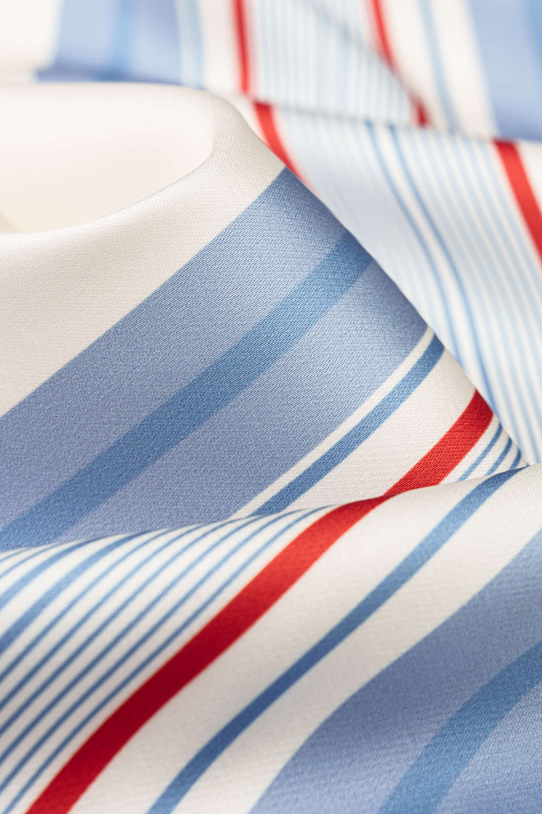 Hose mit geometrischem Print, Tunnelzugbund und weitem Bein