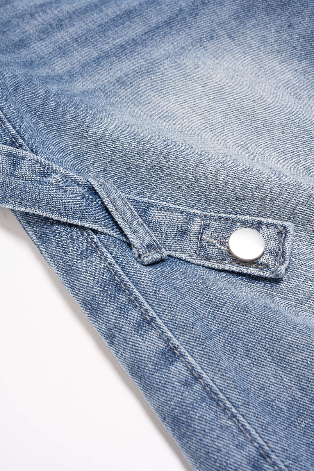 Jean en denim avec poche asymétrique