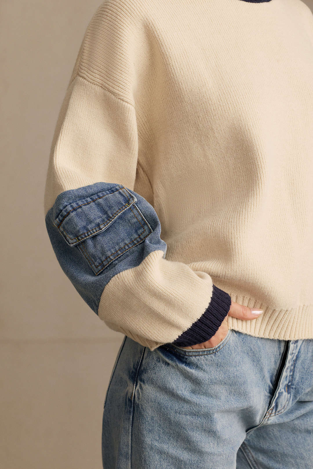 Strick-Denim-Patchwork-Langarmtop mit Kontrastrippen