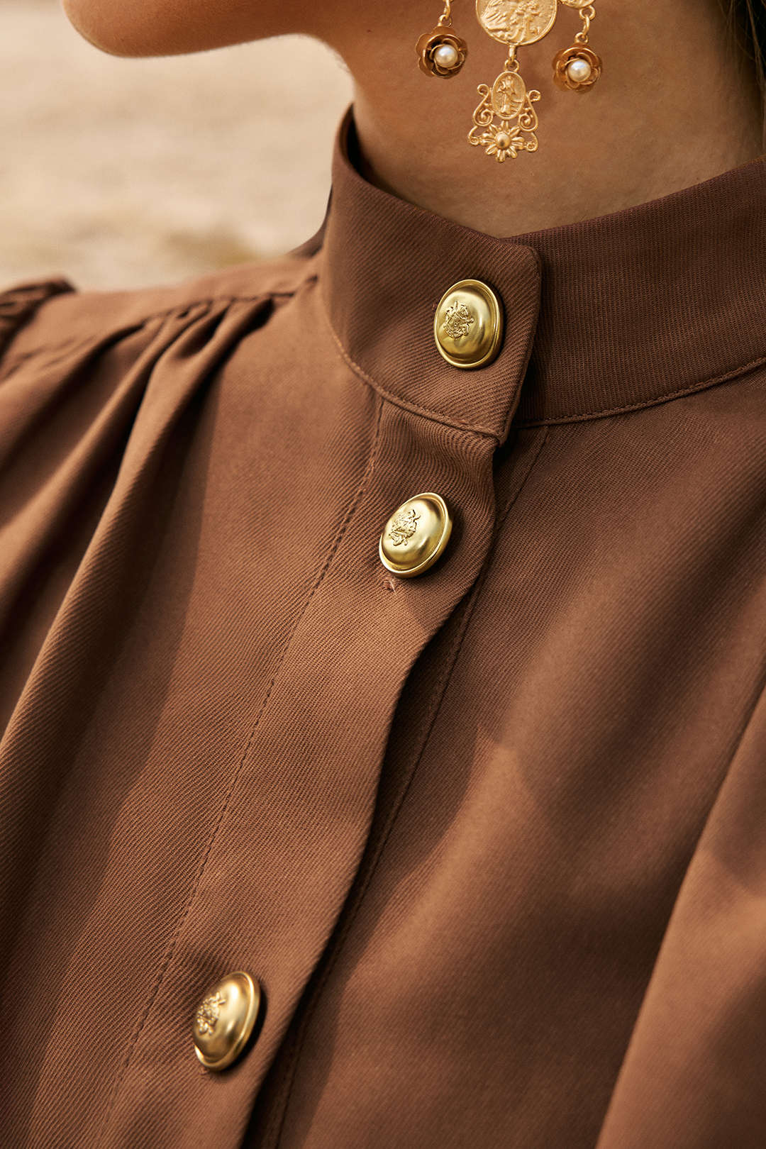Veste froncée boutonnée et smockée