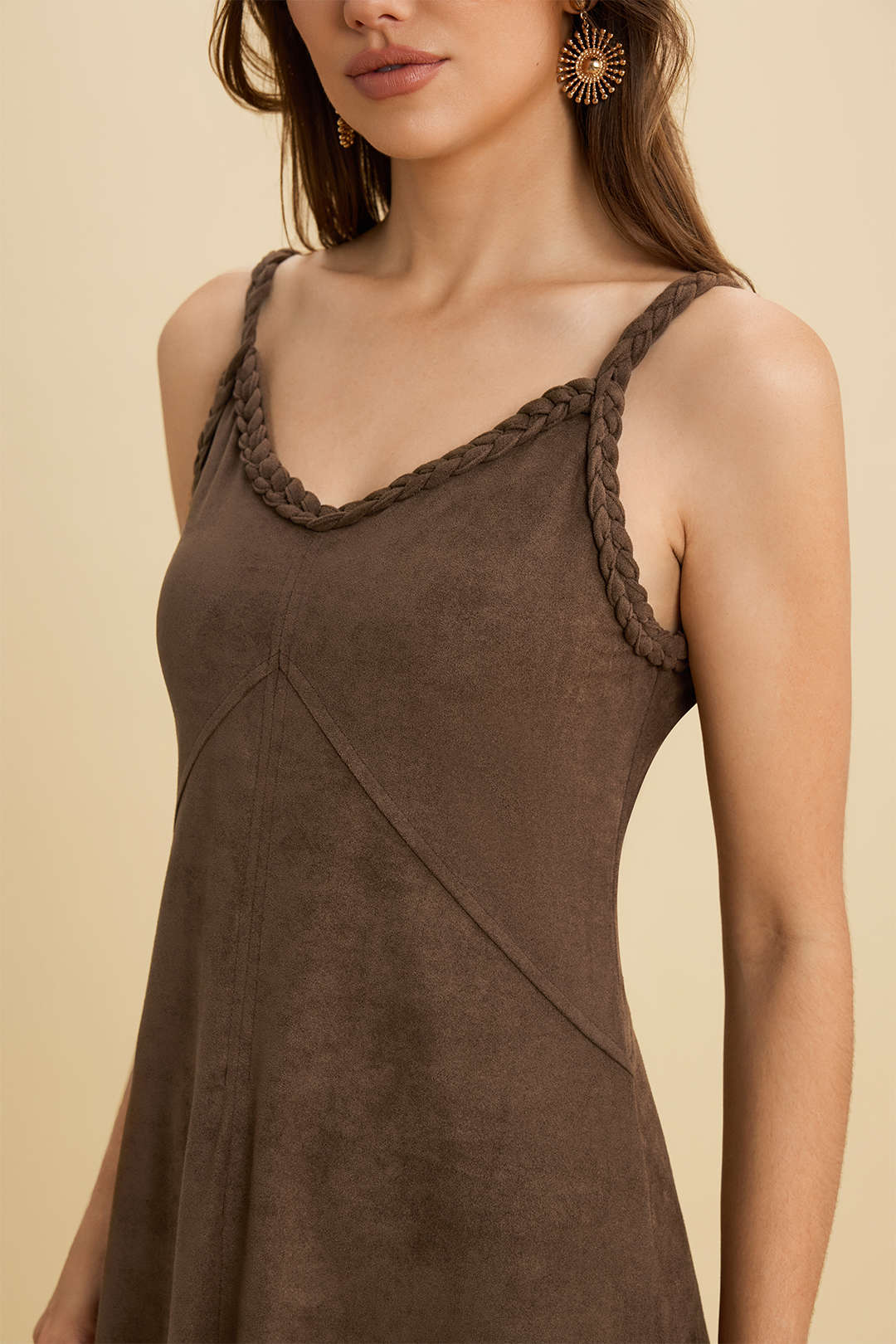 Robe midi sans manches en suède froncée à nœud torsadé