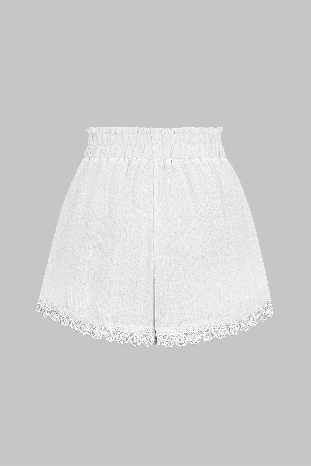 Shorts mit Spitzeneinsätzen, hoher Taille und Bindeband