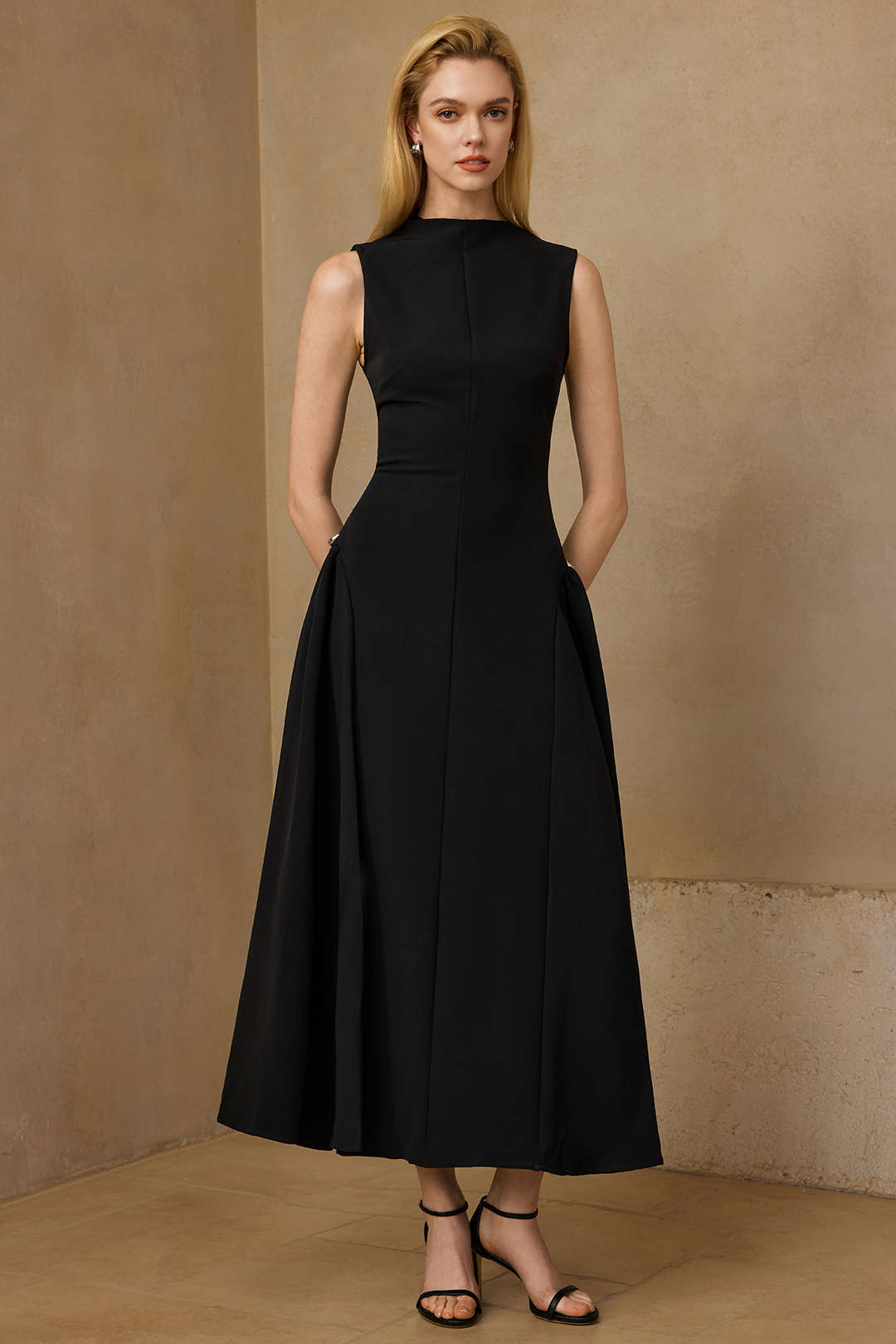 Robe longue sans manches à glissière et décorations métalliques