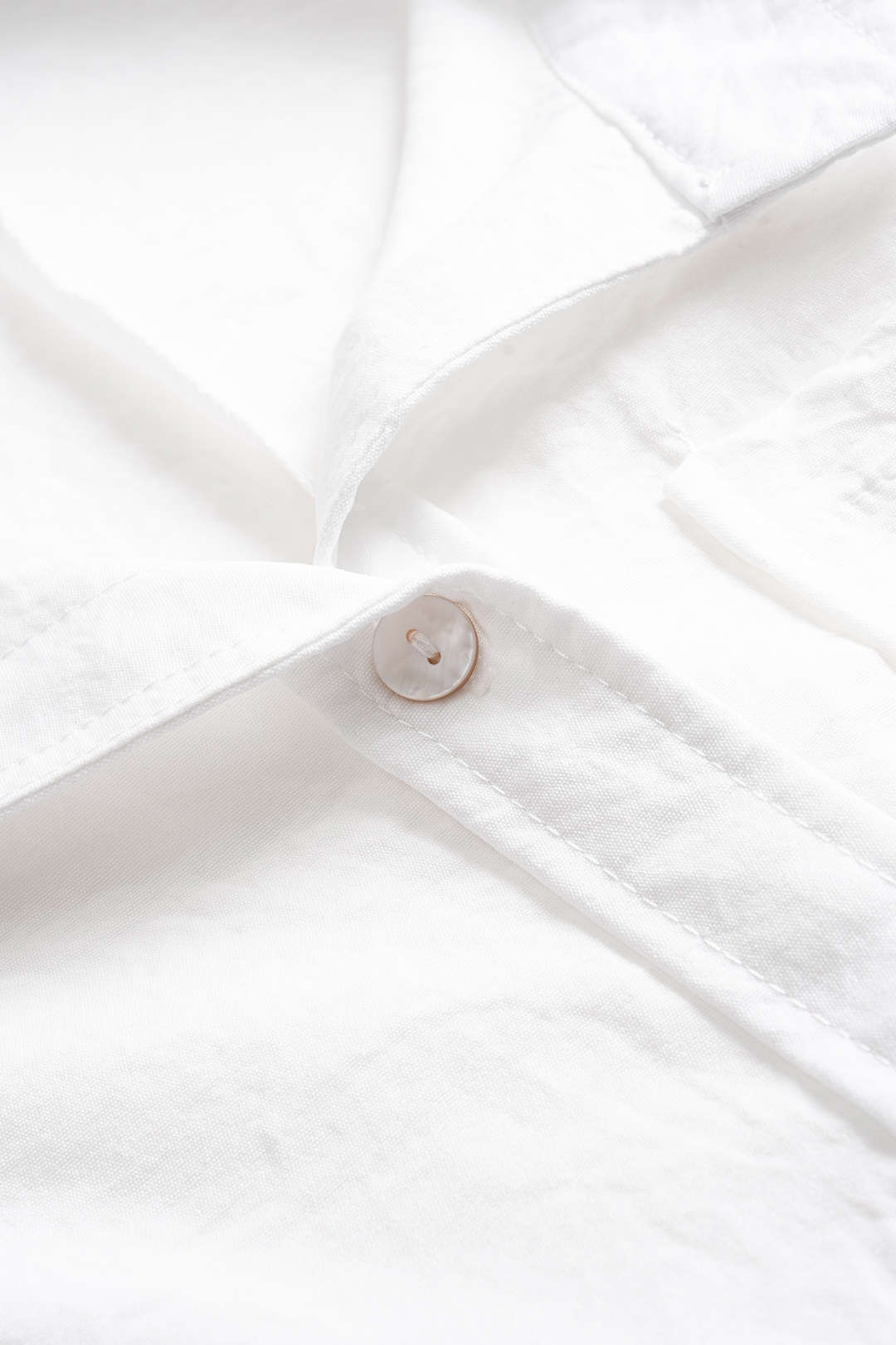 Ärmelloser Overall mit Revers, Taschen und weitem Bein