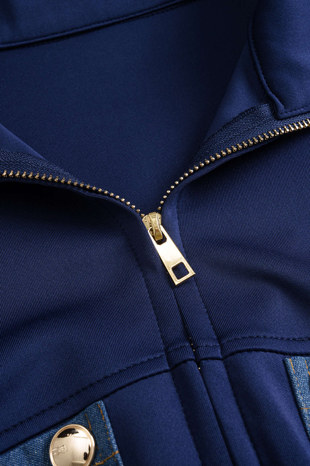 Veste zippée smockée en jean patchwork contrastant