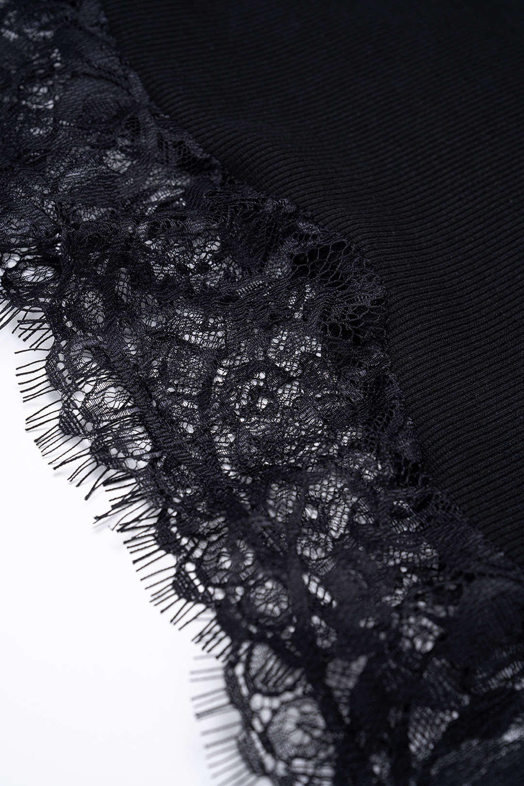 Mini-robe nuisette sans manches en patchwork de dentelle