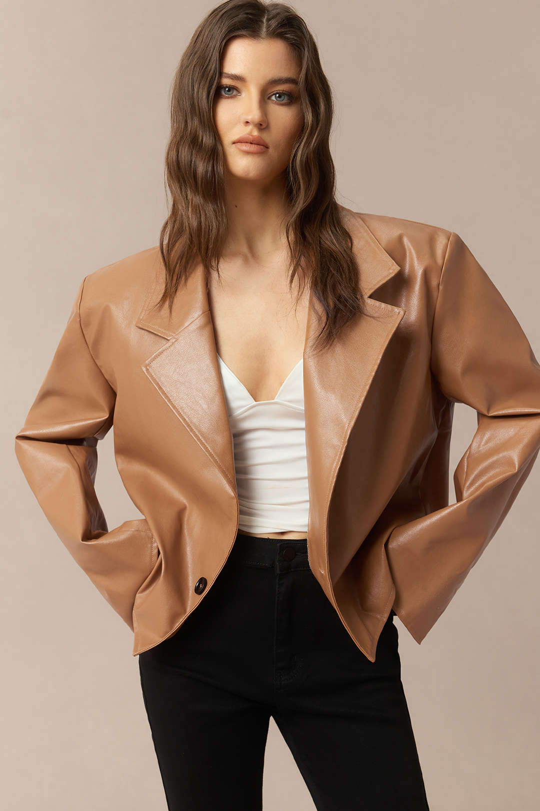 Veste en similicuir à revers crantés