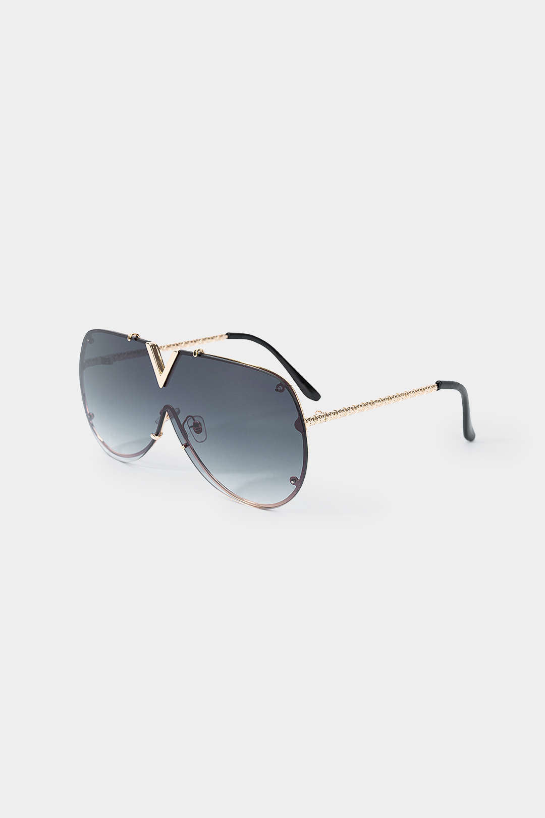 V-förmige Sonnenbrille mit Metallrahmen