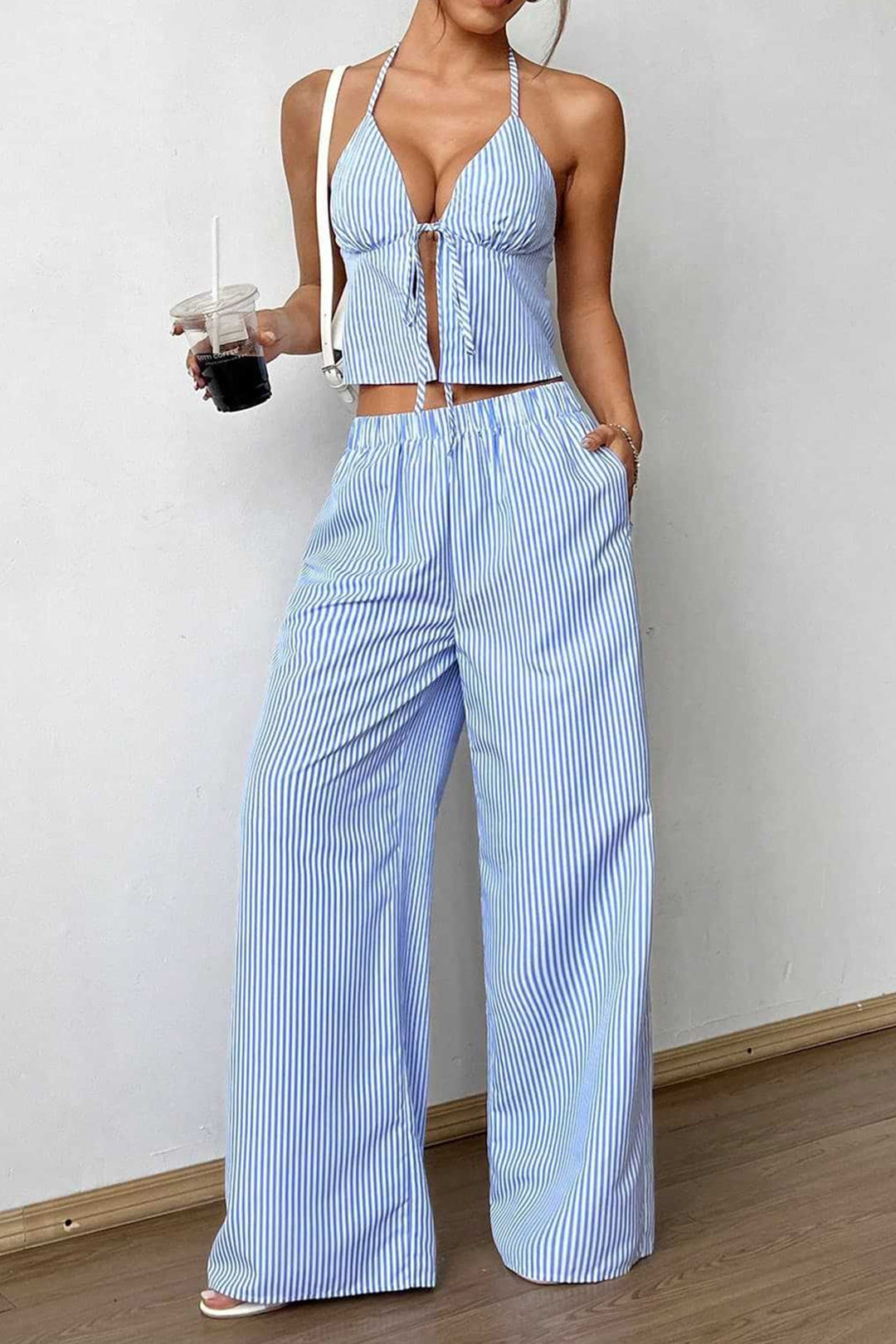 Gestreiftes Neckholder-Cami-Top zum Binden und Hose mit weitem Bein Set