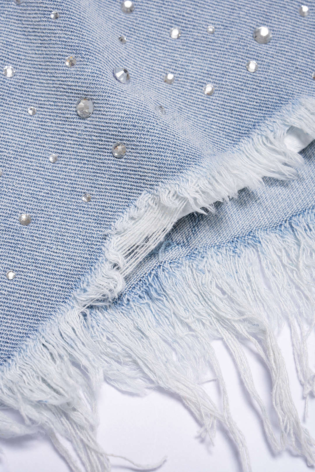 Jeansshorts mit Destroyed-Cut-Out und Taschen