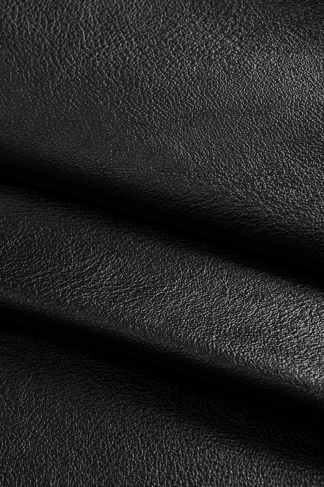 Kunstlederhose mit weitem Bein und Knöpfen