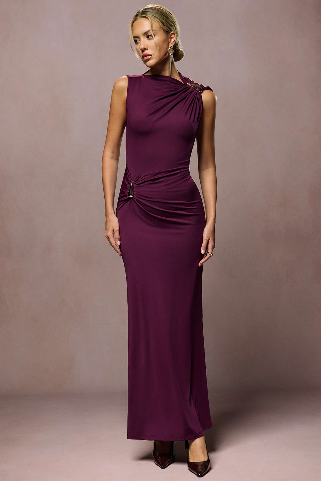 Robe longue maxi plissée sans manches décor métallisé
