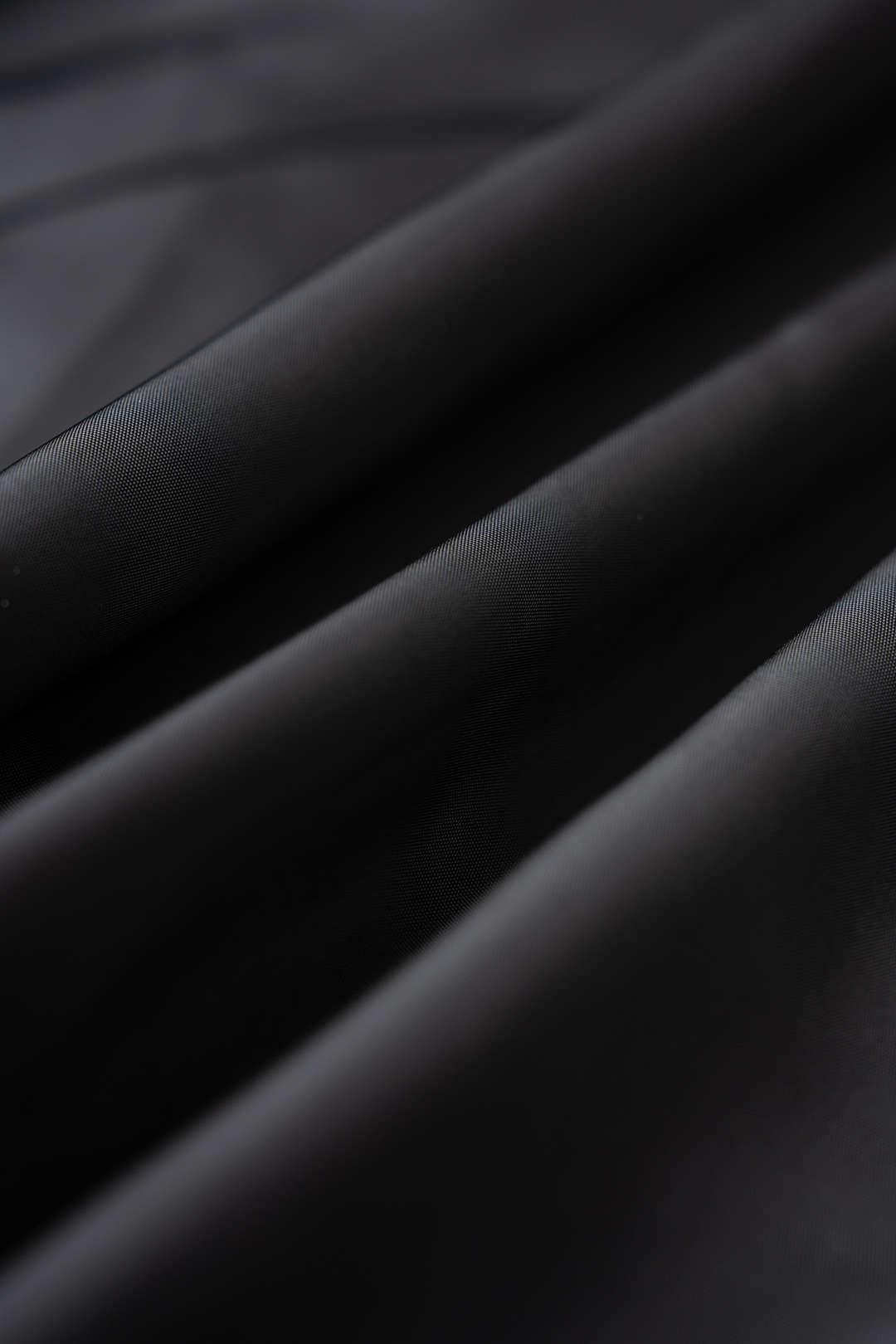 Hose mit Bindeband an gerafftem Bund und weitem Bein