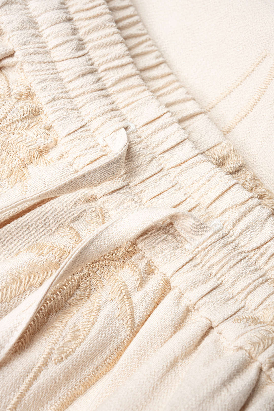 Bestickte Hose mit weitem Bein und Kordelzug