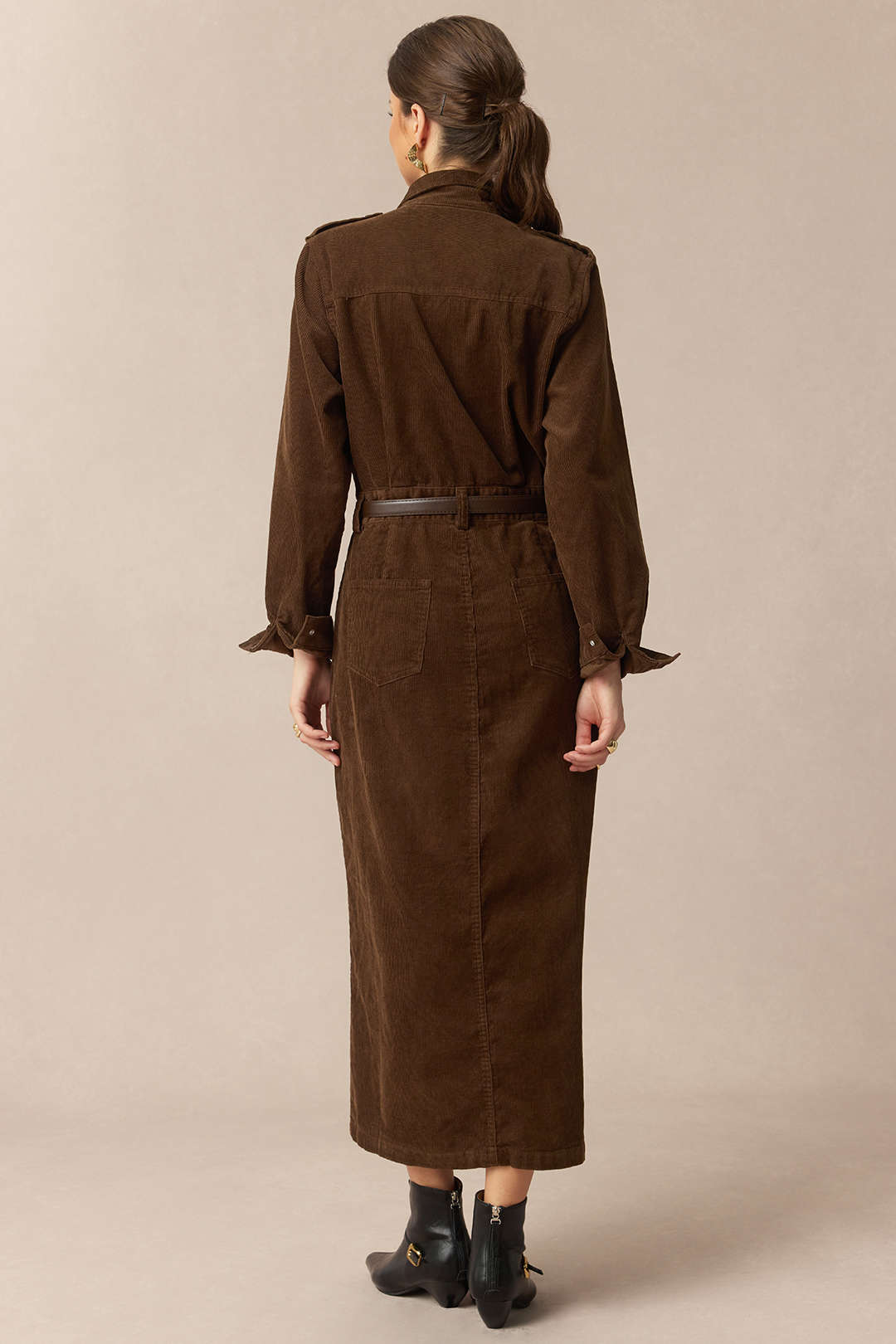Kord Midikleid mit gekerbtem Revers, geknöpften Taschen und Gürtel